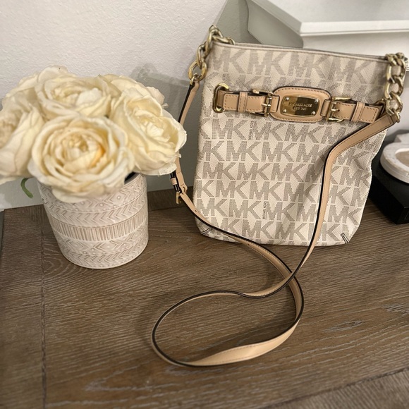Michael Kors cross body - Picture 1 of 3